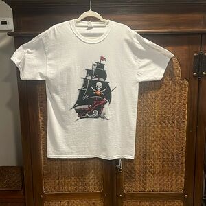 NWOT Tampa Bay Buccaneers Tee